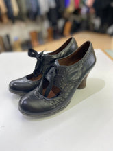 Load image into Gallery viewer, Naya laced open shoes 8.5
