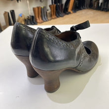 Load image into Gallery viewer, Naya laced open shoes 8.5
