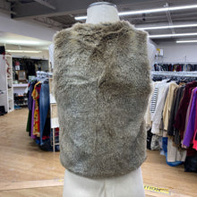 Load image into Gallery viewer, Talula faux fur vest XXS
