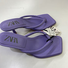 Load image into Gallery viewer, Zara kitten heels NWT 6.5
