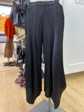 Load image into Gallery viewer, Vivian Shyu structural pleated pants M
