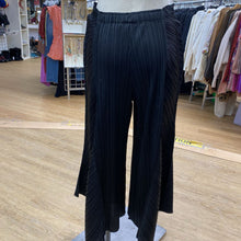 Load image into Gallery viewer, Vivian Shyu structural pleated pants M
