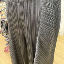 Load image into Gallery viewer, Vivian Shyu structural pleated pants M
