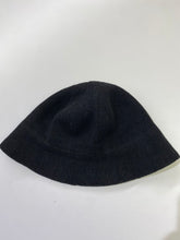 Load image into Gallery viewer, Danier cotton/blend hat
