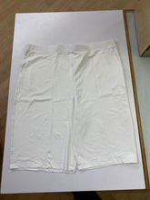 Load image into Gallery viewer, Sympli Straight Leg pull on shorts NWT 16
