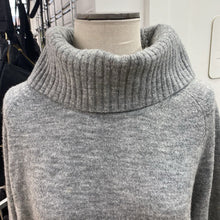 Load image into Gallery viewer, Banana Republic turtleneck sweater M
