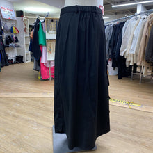 Load image into Gallery viewer, The Drop Karenbritchick cargo skirt M
