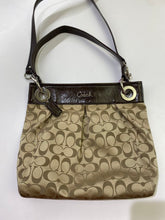 Load image into Gallery viewer, Coach fabric/patent leather handbag
