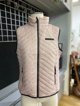 Load image into Gallery viewer, Merrell quilted vest S
