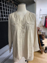 Load image into Gallery viewer, Tahari linen/blend top L
