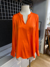 Load image into Gallery viewer, Talbots satin popover M
