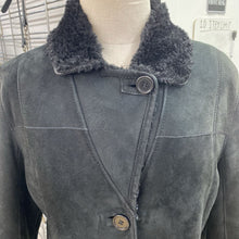 Load image into Gallery viewer, Danier real shearling coat XS/S
