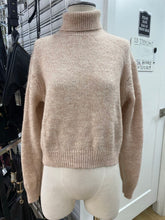 Load image into Gallery viewer, Uniqlo wool/mohair/blend sweater M
