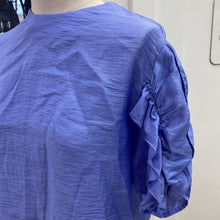 Load image into Gallery viewer, Mango gathered sleeves top M
