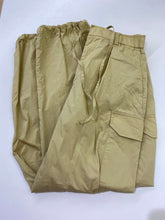 Load image into Gallery viewer, Uniqlo cargo pants S
