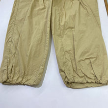 Load image into Gallery viewer, Uniqlo cargo pants S
