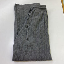Load image into Gallery viewer, Uniqlo knit pants XS
