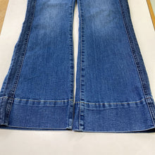 Load image into Gallery viewer, Gap '70s Flare High Rise 2 tone jeans 8p
