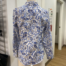 Load image into Gallery viewer, Tommy Hilfiger floral button up S
