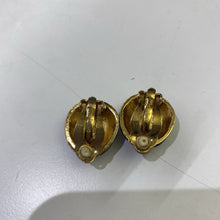 Load image into Gallery viewer, Nina Ricci vintage clip on earrings
