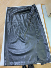 Load image into Gallery viewer, Mango pleather skirt 1XL
