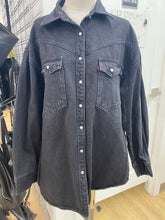 Load image into Gallery viewer, Levis denim Shacket L

