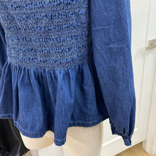 Load image into Gallery viewer, Gap smocked top L
