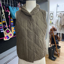 Load image into Gallery viewer, Carve Designs quilted vest XS
