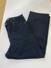 Load image into Gallery viewer, Levis Ribcage Straight Jeans 32
