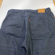 Load image into Gallery viewer, Levis Ribcage Straight Jeans 32
