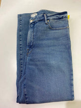 Load image into Gallery viewer, Good American slim fit jeans 15
