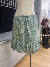 Load image into Gallery viewer, Columbia tie waist skirt S
