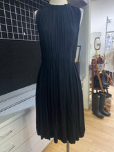 Load image into Gallery viewer, Columbia tie waist skirt S
