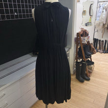 Load image into Gallery viewer, Columbia tie waist skirt S
