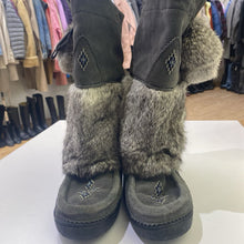 Load image into Gallery viewer, Manitobah Mukluk boots 7
