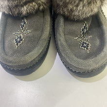 Load image into Gallery viewer, Manitobah Mukluk boots 7
