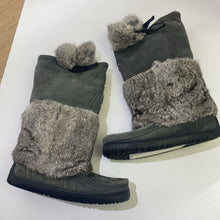 Load image into Gallery viewer, Manitobah Mukluk boots 7
