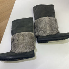 Load image into Gallery viewer, Manitobah Mukluk boots 7
