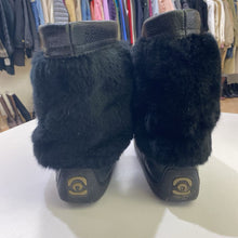 Load image into Gallery viewer, Manitobah Mukluk short boots 7
