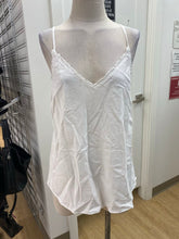 Load image into Gallery viewer, Bella Dahl sleeveless top L
