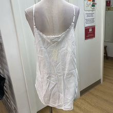Load image into Gallery viewer, Bella Dahl sleeveless top L
