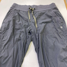 Load image into Gallery viewer, Lululemon pull on pants 8
