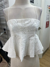 Load image into Gallery viewer, Zara eyelet top M
