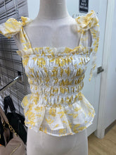 Load image into Gallery viewer, En Saison smocked top NWT M
