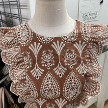 Load image into Gallery viewer, RW&amp;CO eyelet top S
