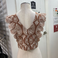 Load image into Gallery viewer, RW&amp;CO eyelet top S
