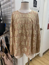 Load image into Gallery viewer, H&amp;M top L
