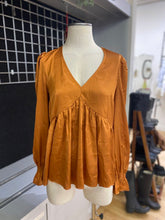 Load image into Gallery viewer, French Connection satin top M
