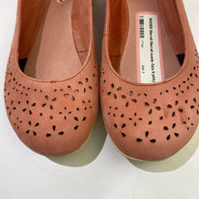 Load image into Gallery viewer, Merrell suede flats 9
