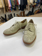 Load image into Gallery viewer, Banana Republic patent brogues 7
